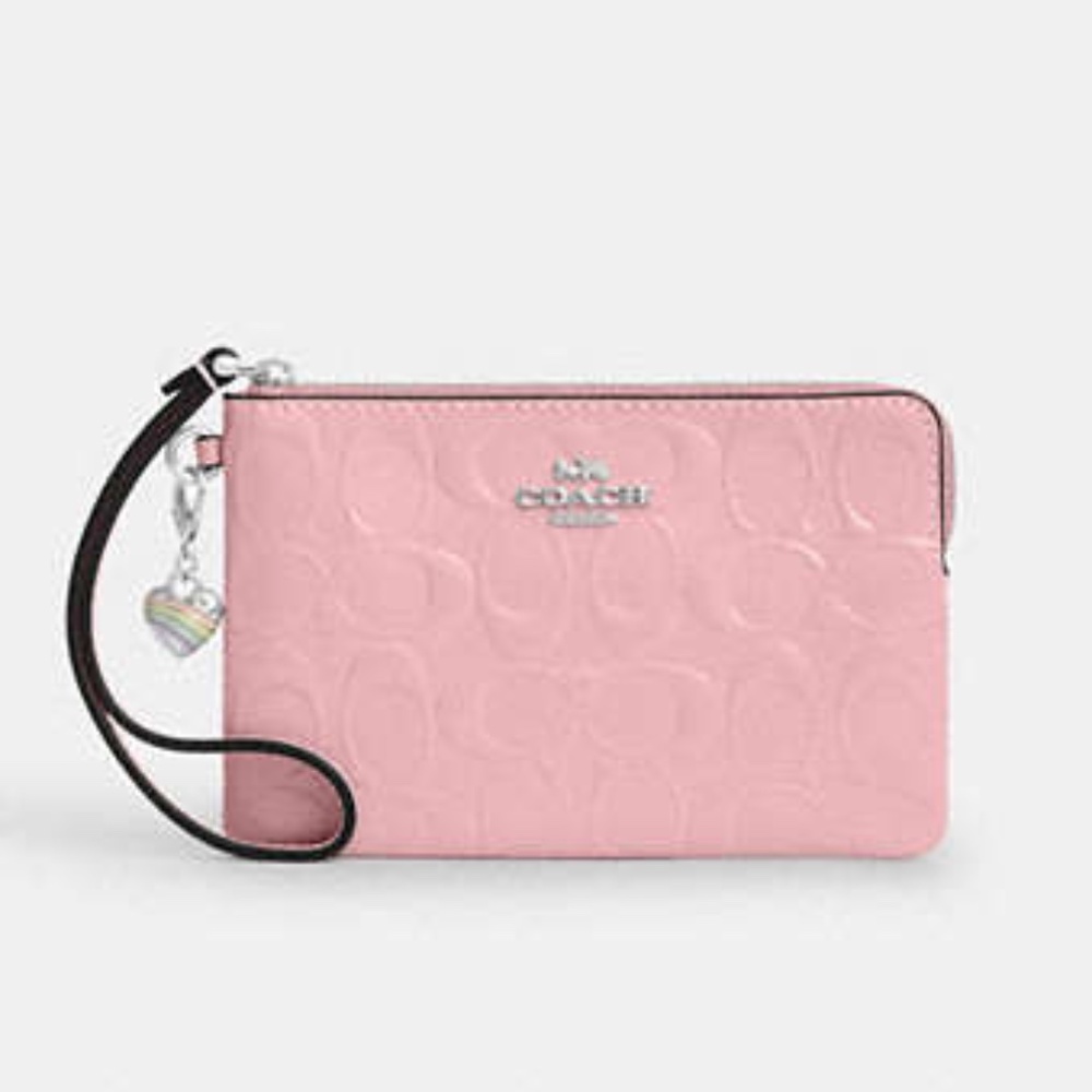 NWT coach !! Corner Zip Wristlet In Signature Leather With Heart Charm